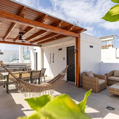 Stylish Terrace And Pool House, Old Town Feriehus