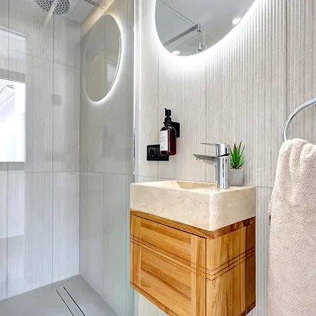 Stylish Terrace And Pool House, Old Town *