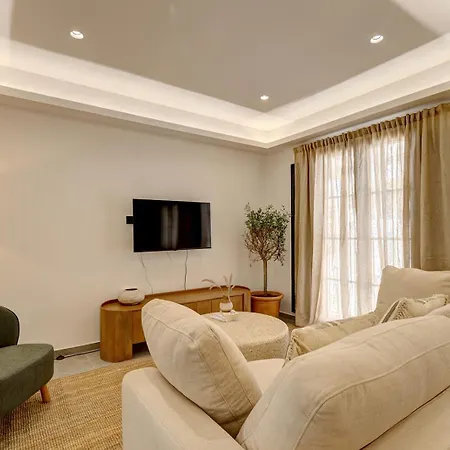 Stylish Terrace And Pool House, Old Town *