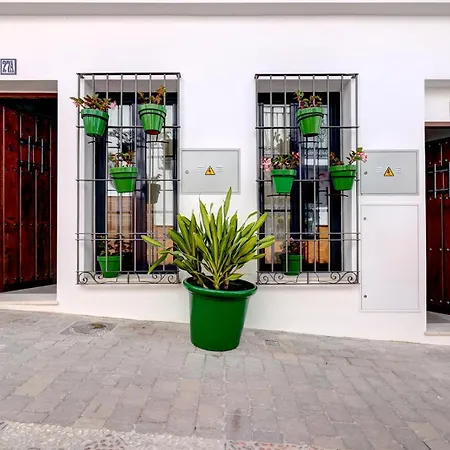 בית נופש Stylish Terrace And Pool House, Old Town *