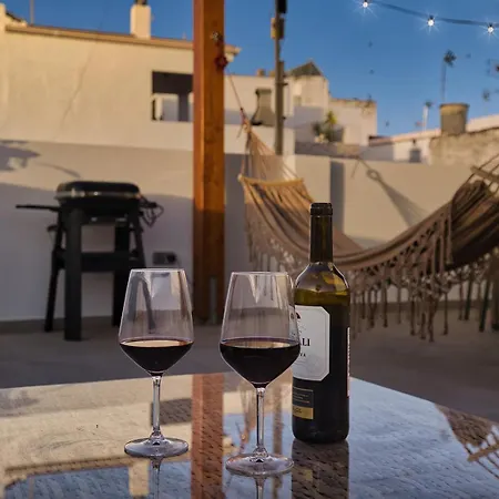 בית נופש Stylish Terrace And Pool House, Old Town *